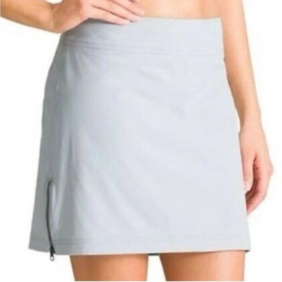 Athleta Women's Jenner Light Gray Skort Sz 2 Nylon stretch side zip - Picture 2 of 10